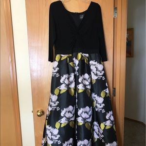 Priced to sell Long Adrianna Papell evening gown